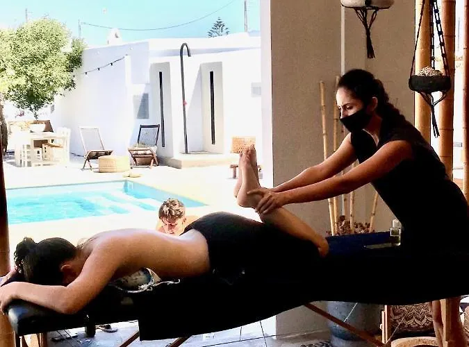 شقة White And Grey