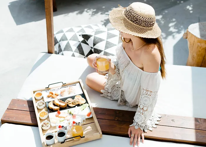 White And Grey شقة