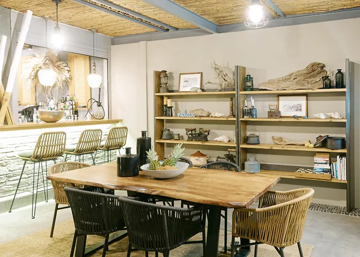 شقة White And Grey