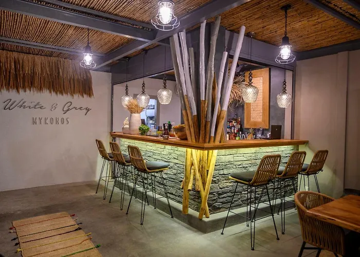 White And Grey شقة