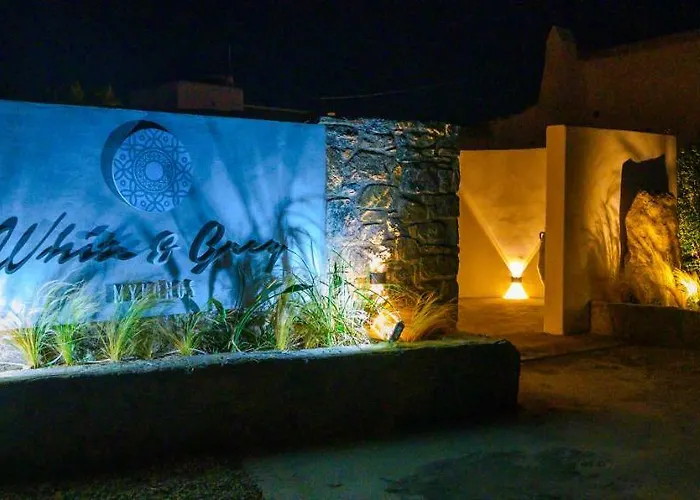 White And Grey شقة *