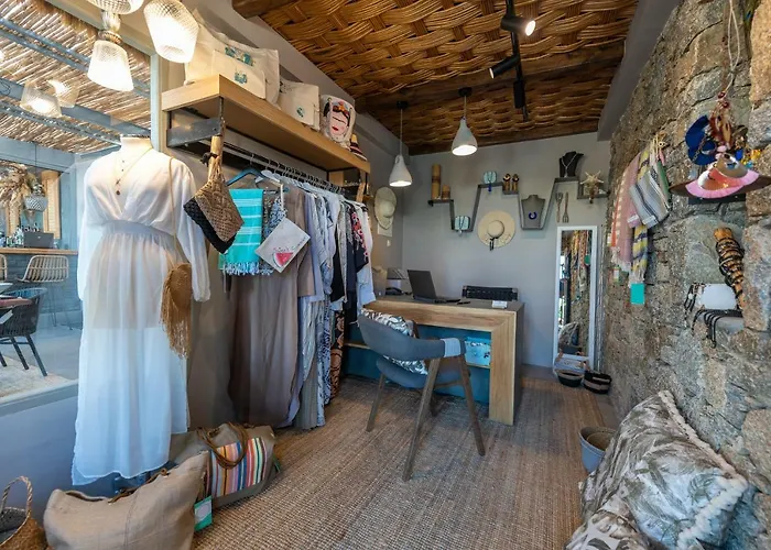 شقة White And Grey