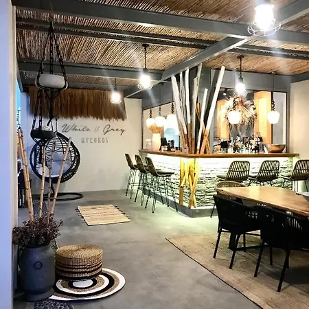 公寓 White And Grey *