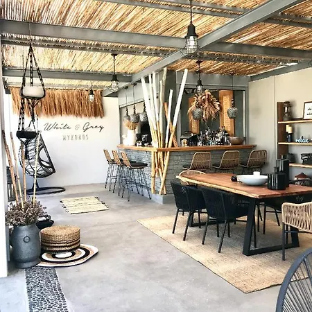 White And Grey Apartamento