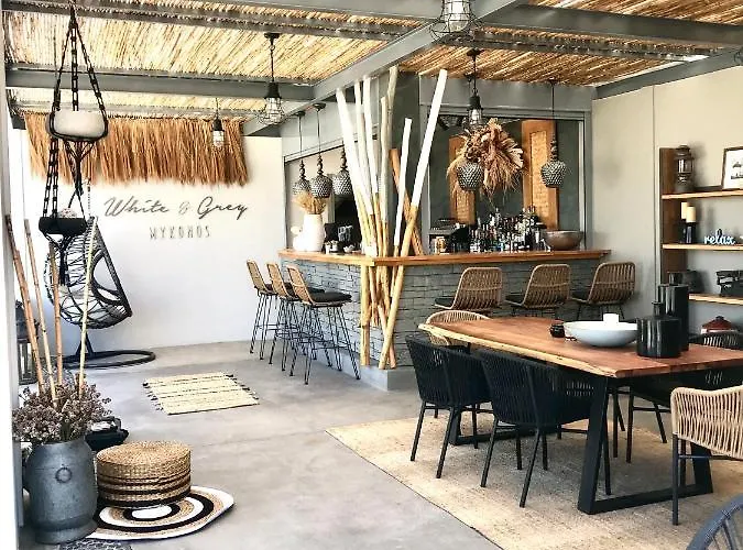 White And Grey Apartman