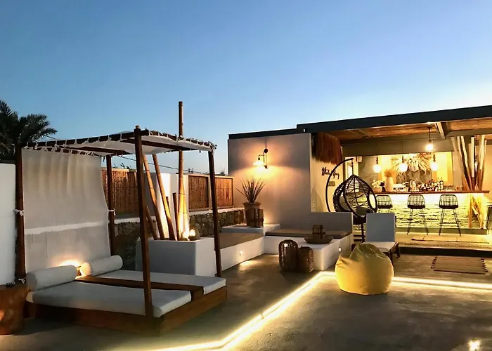 White And Grey * Mykonos Town