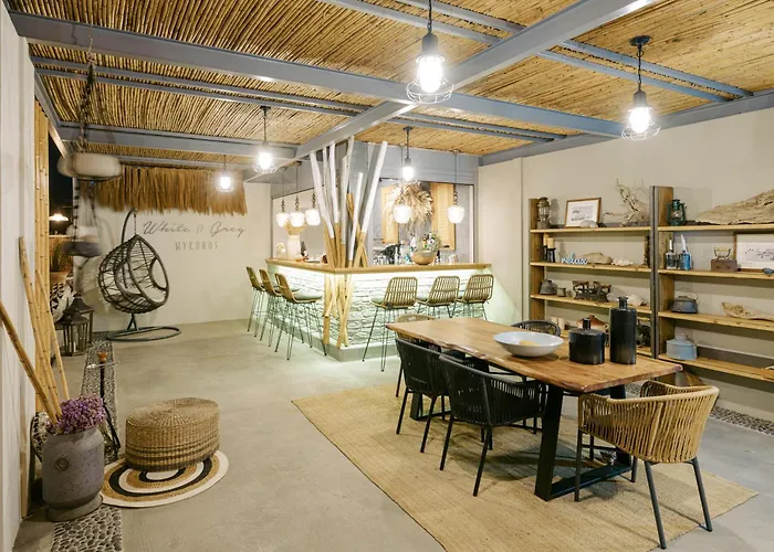 아파트 White And Grey *