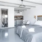 White And Grey Appartement